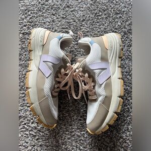 Veja Women’s sneakers size 6